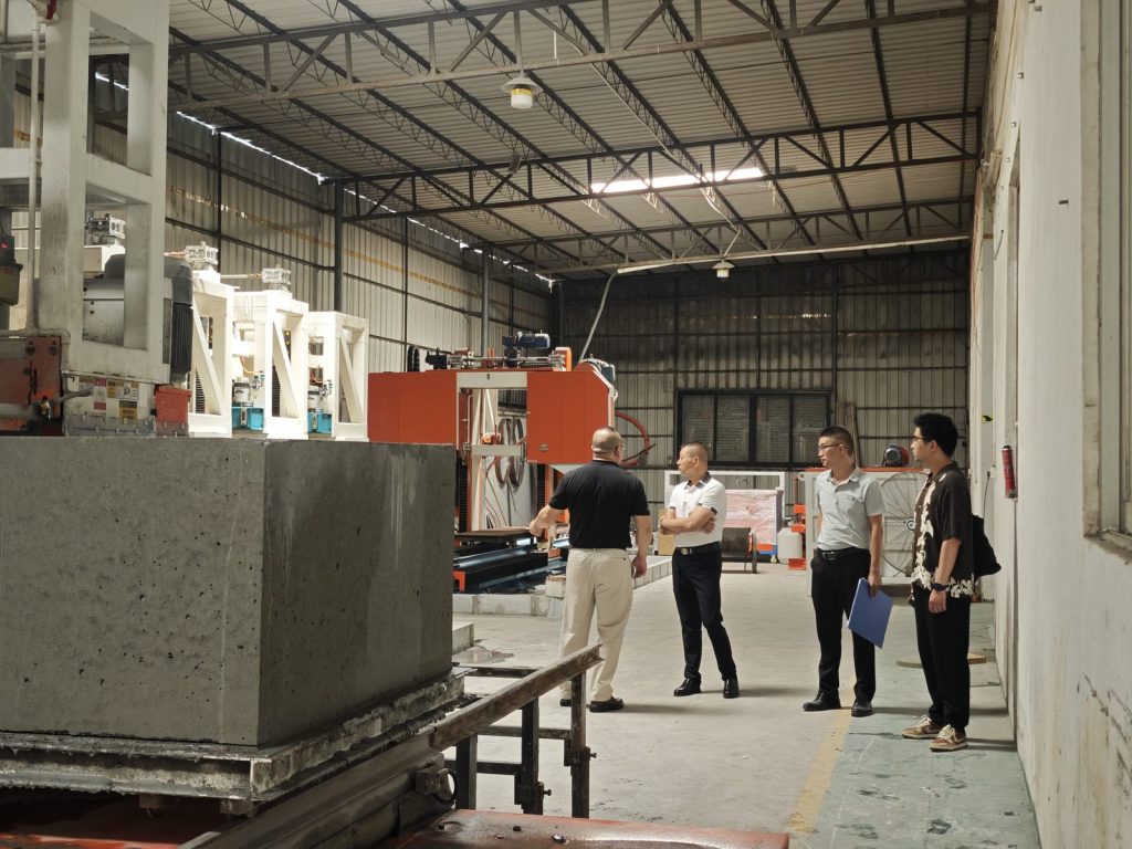 Overseas project team inspecting a lightweight concrete block body and cutting line at Hengde factory