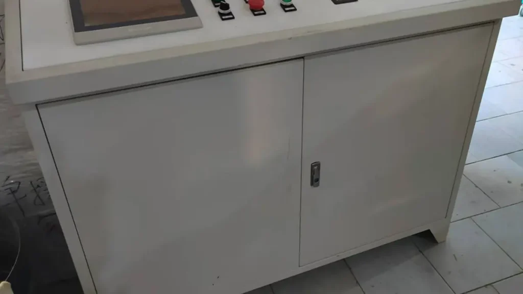 Hengde PLC production control cabinet with operator screen and control buttons