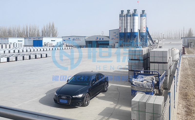 Customer-site media from the Xinjiang Alar self-insulating block line