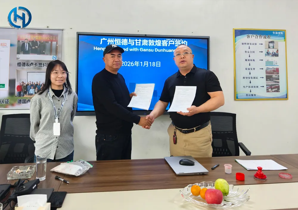 Gansu Dunhuang customer reviewing the HENGDE lightweight block project
