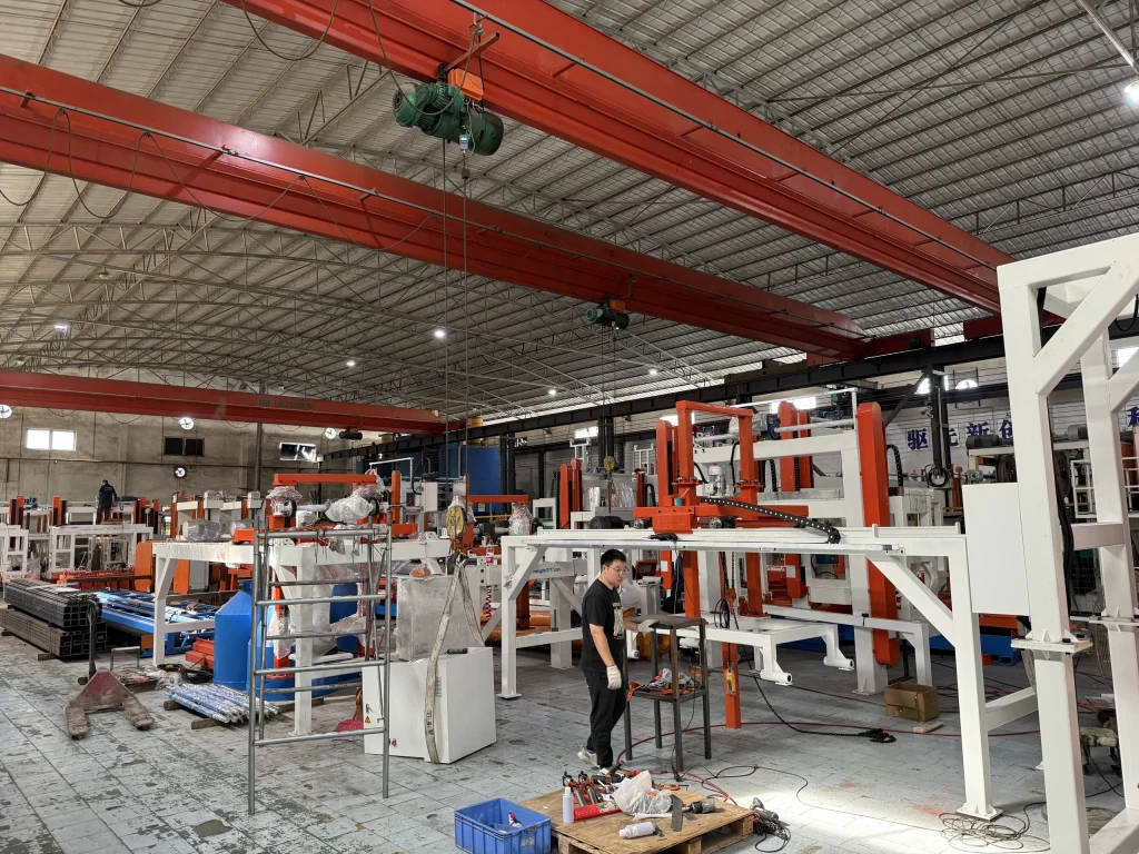 Equipment manufacturing and assembly inside the HENGDE Foshan workshop