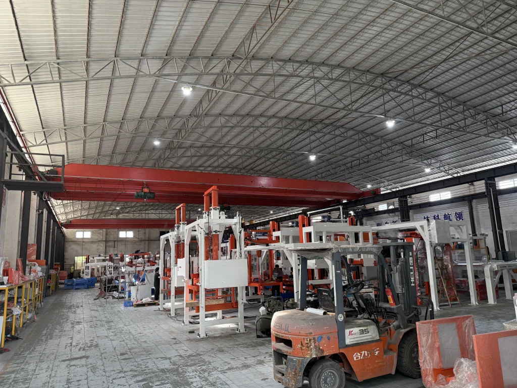 Production equipment frames under assembly in the HENGDE workshop